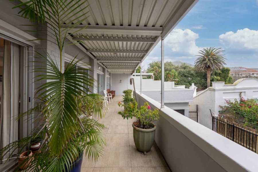 2 Bedroom Property for Sale in Oranjezicht Western Cape